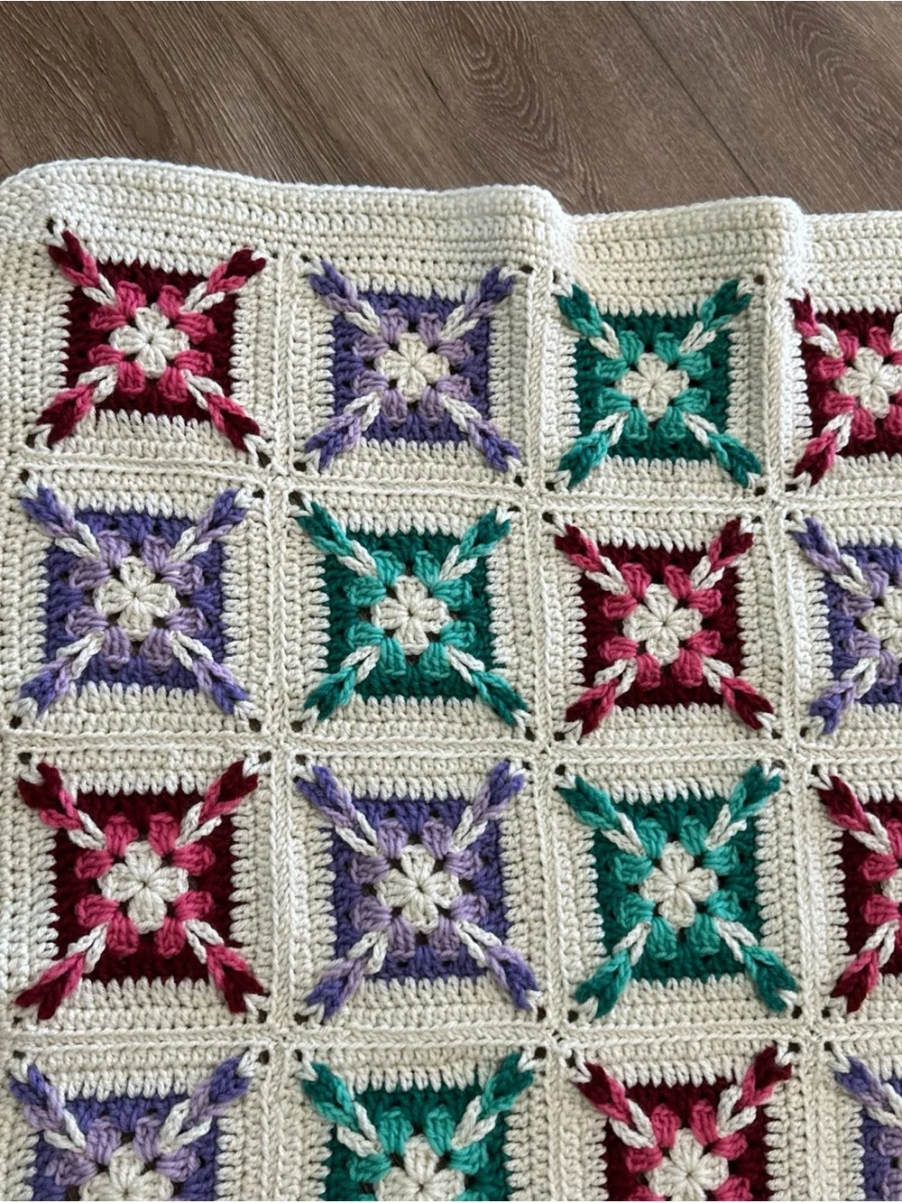 Handmade 36“ x 48“ baby lap throw granny Square